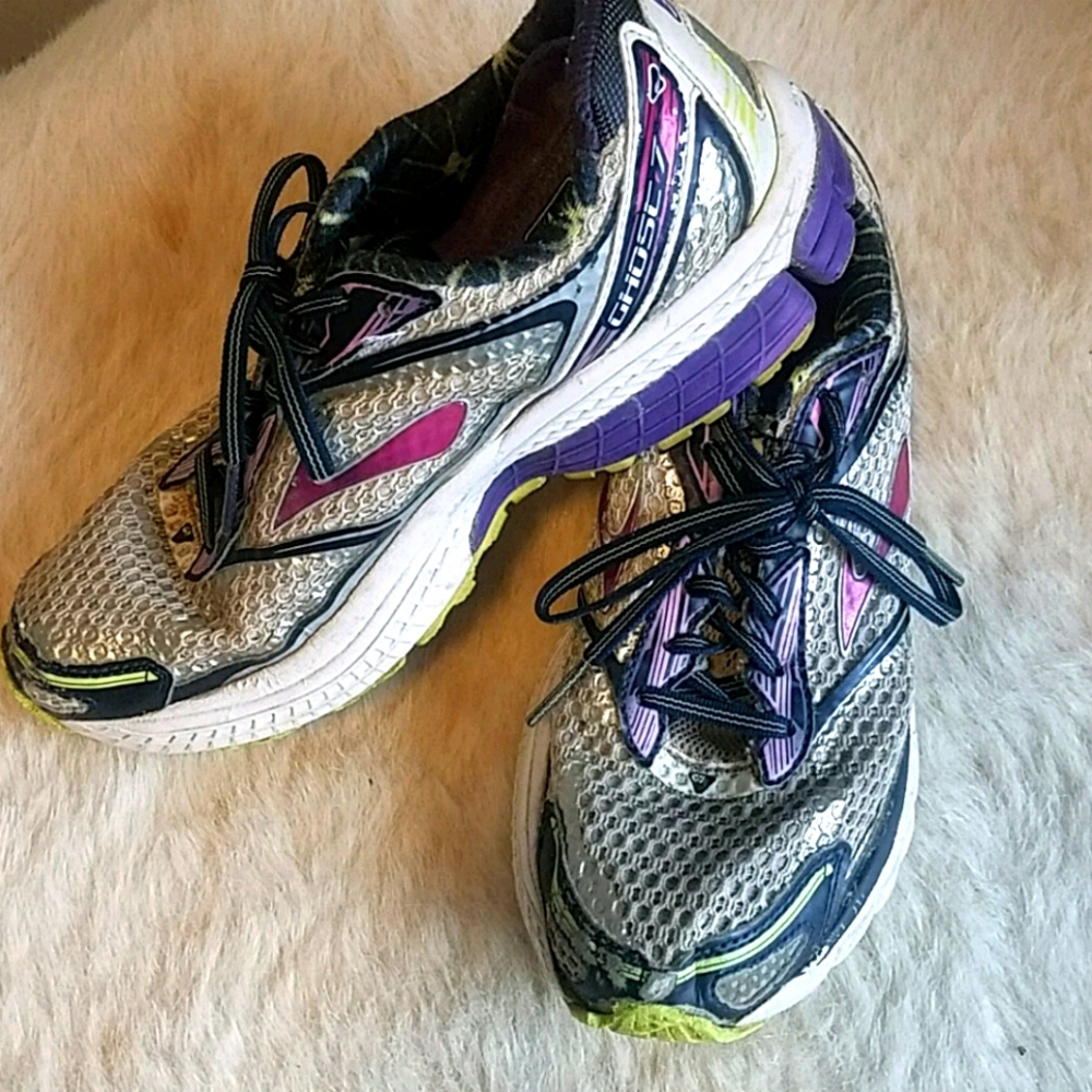 Brooks Ghost athletic shoes excellent deal